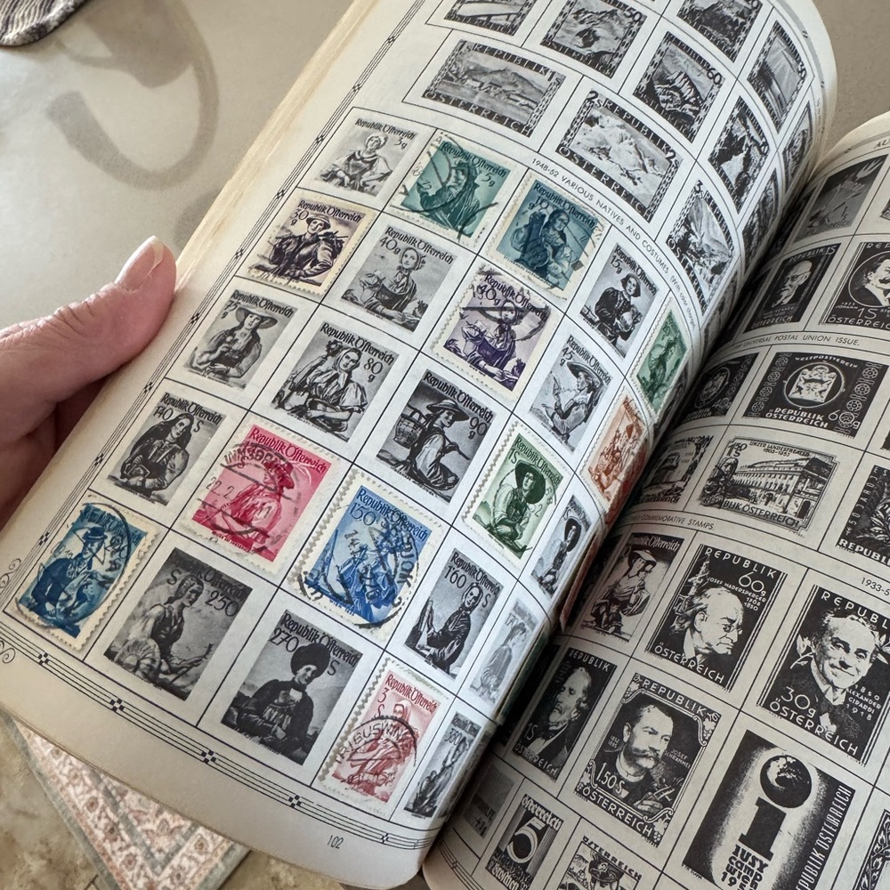 Classic Stamp Collection Album - Picture 10 of 11
